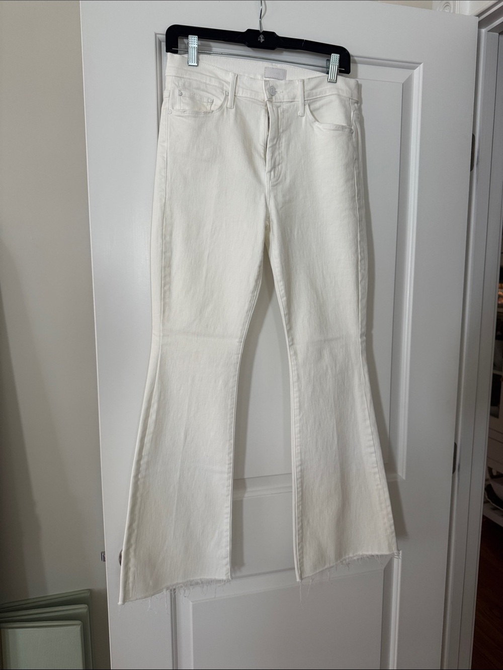 MOTHER The Weekender Fray White High-Rise Flare Jeans